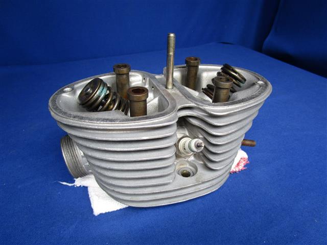 Zylinderkopf R68,69,69S rechts komplett gebraucht (überholt mit neuen Ventilen, Federn,Führungen, probegelaufen)