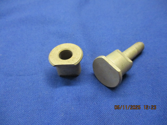 Klemmschraube und Büchse hinten Achshalter orig. Altbestand R25/2,25/3,51/3,67,67/2,67/3,68 (NOS)