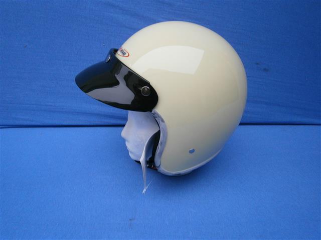 Helm Jethelm elfenbein mit ECE Größe M
- mit 3 Knopf Visier
- ECE